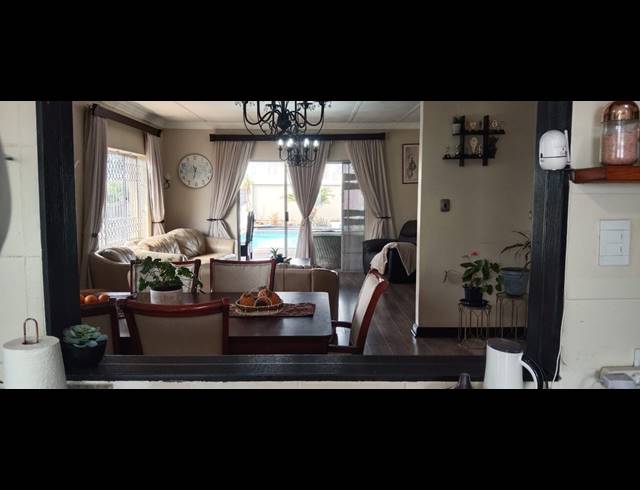 4 BEDROOM HOUSE FOR SALE IN BLUFF